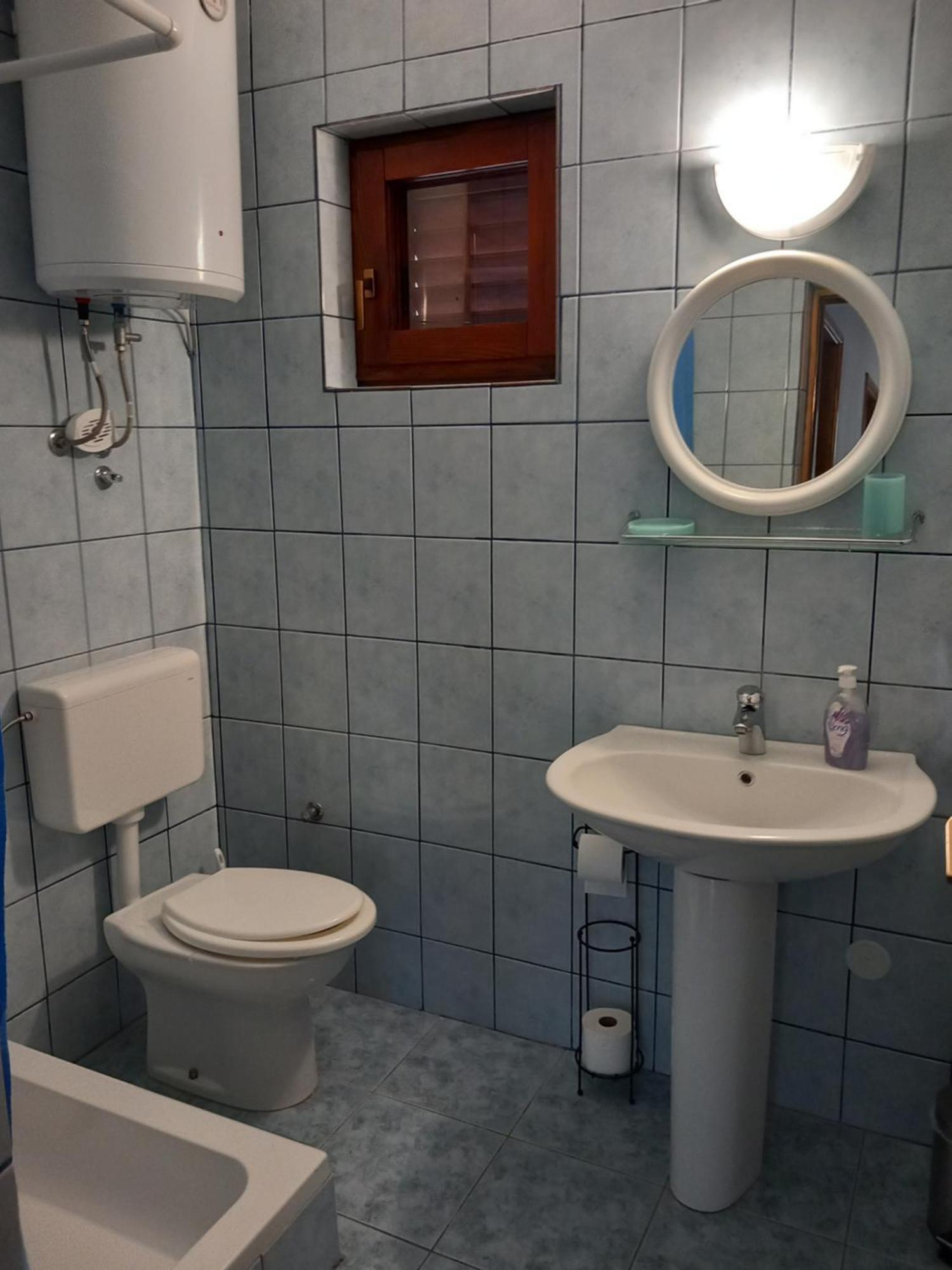 Apartmani Frkic Tisno Ngoại thất bức ảnh