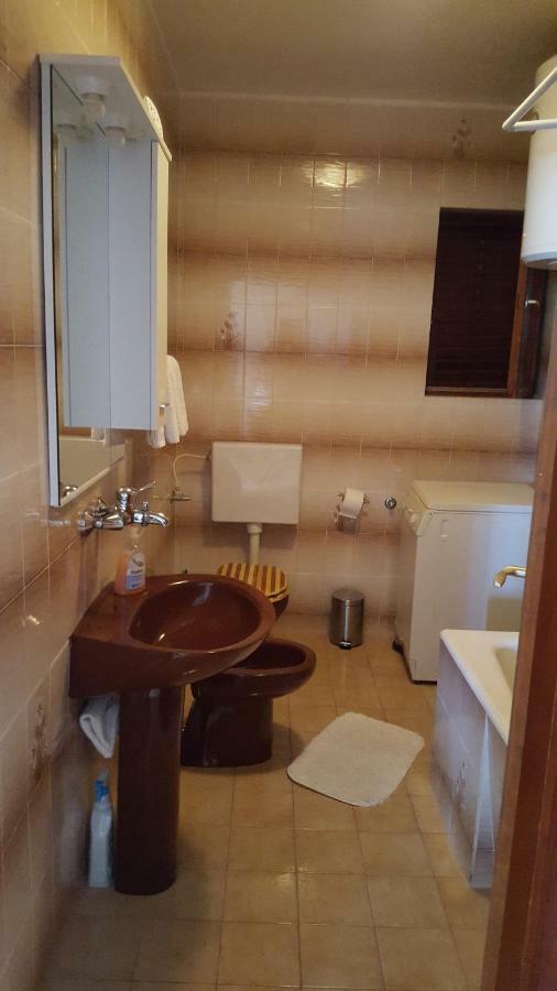 Apartmani Frkic Tisno Ngoại thất bức ảnh