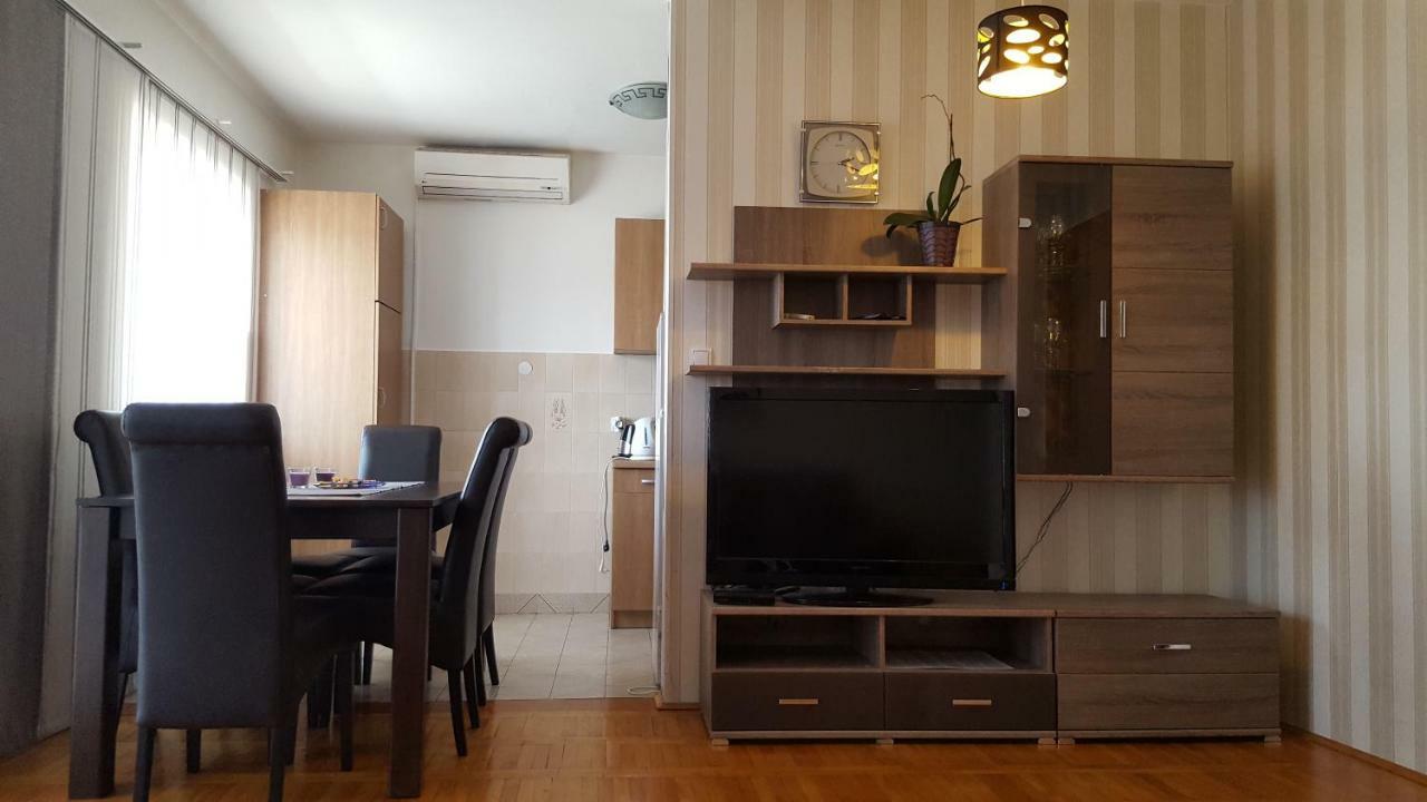 Apartmani Frkic Tisno Ngoại thất bức ảnh
